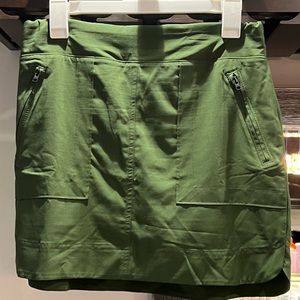 Women’s Athleta khaki Skort. Perfect condition